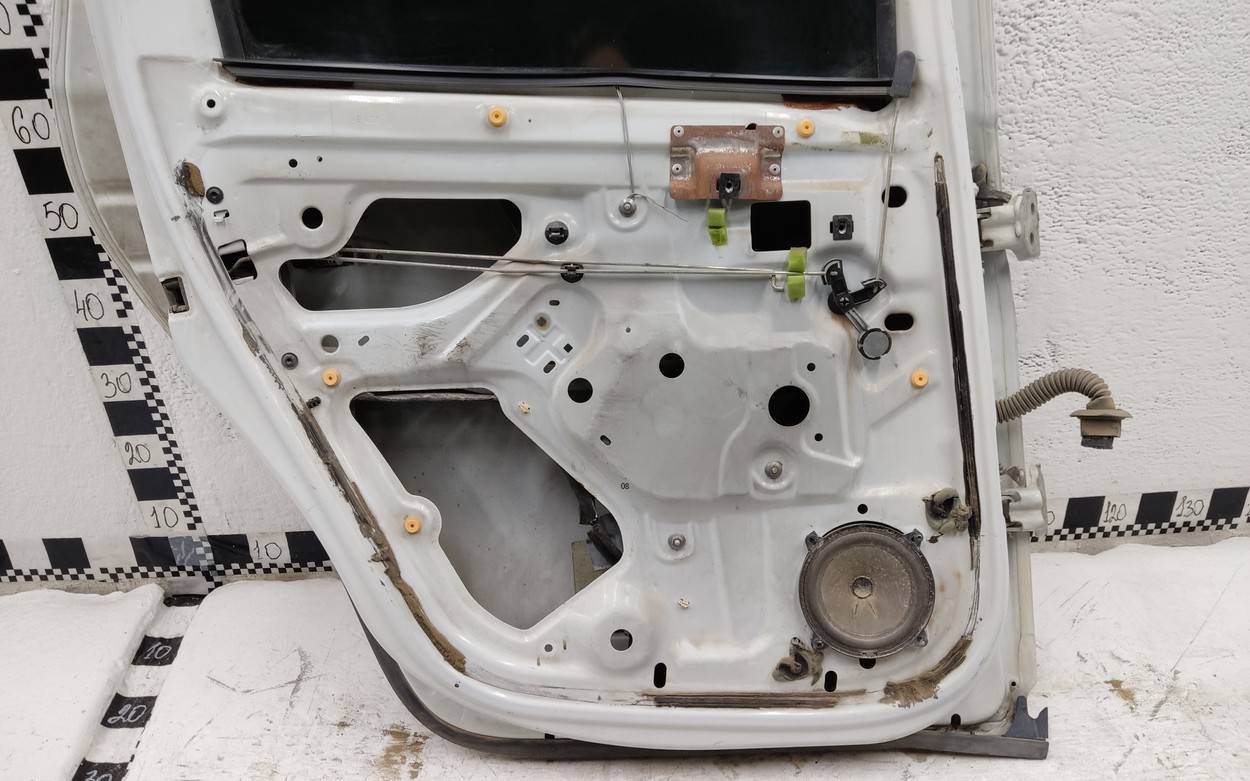 Дверь задняя левая
