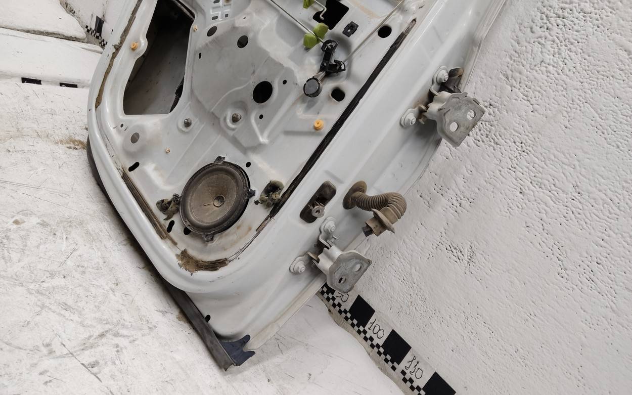 Дверь задняя левая