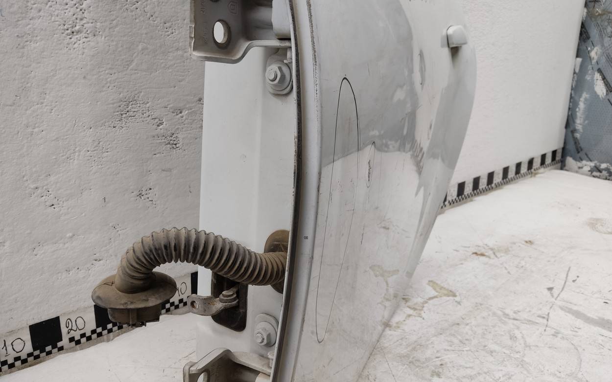 Дверь задняя левая