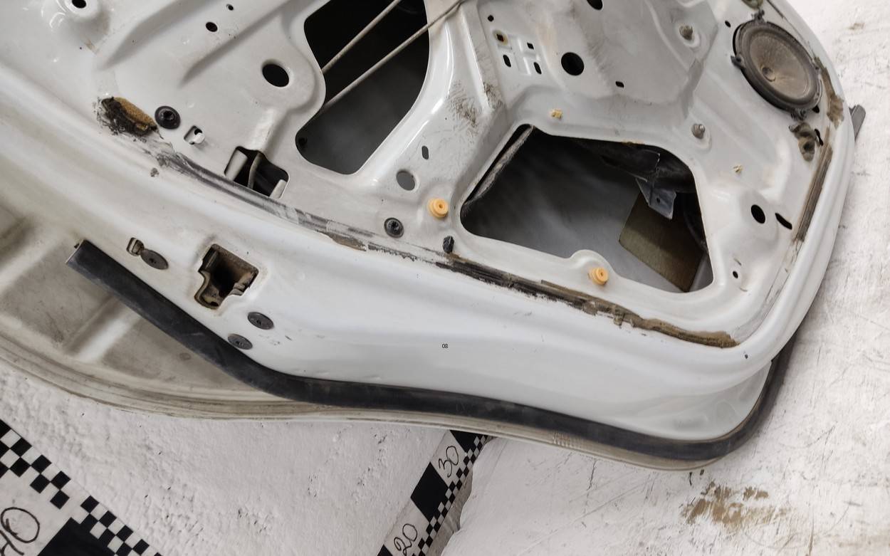 Дверь задняя левая