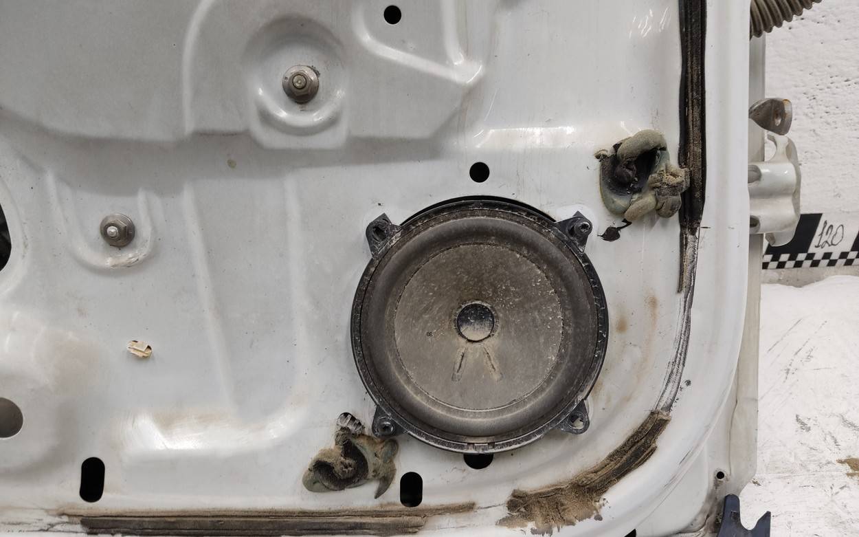 Дверь задняя левая