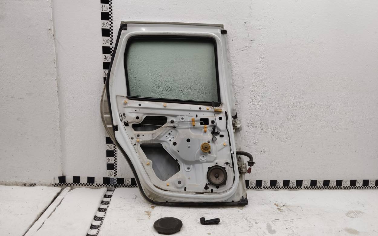 Дверь задняя левая