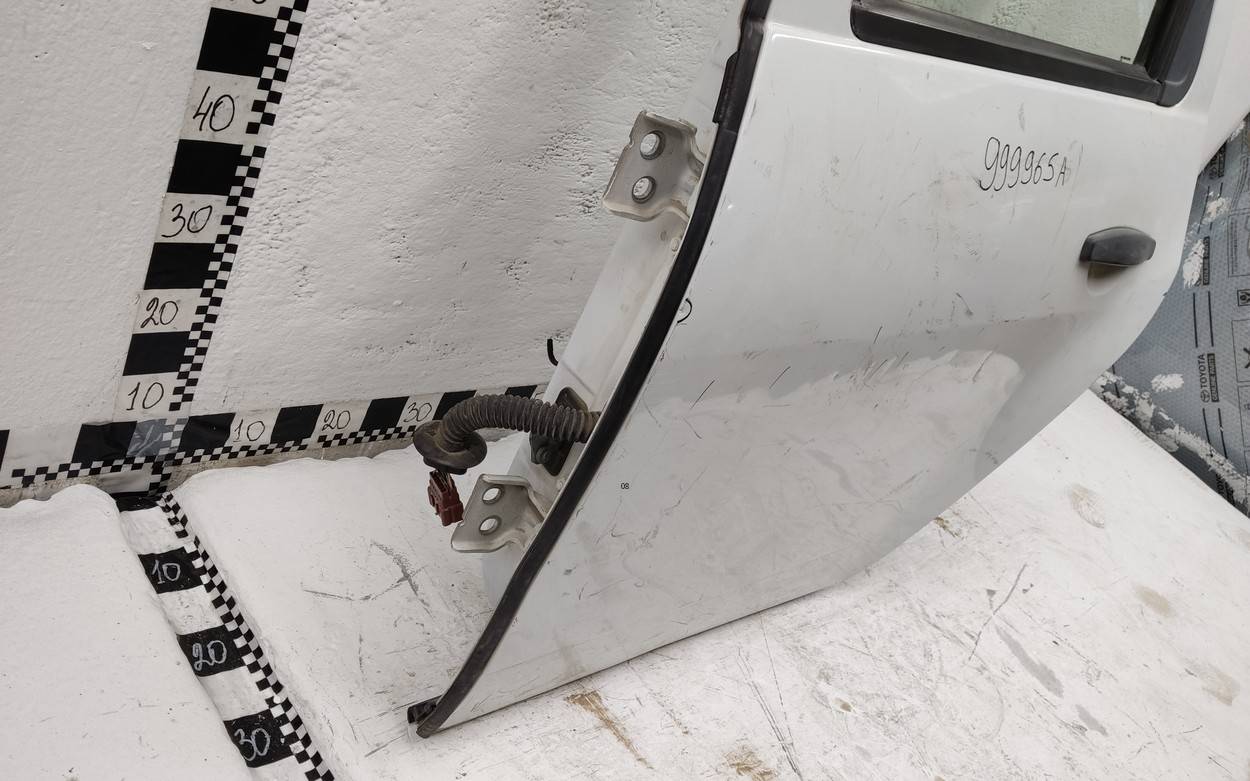 Дверь задняя левая