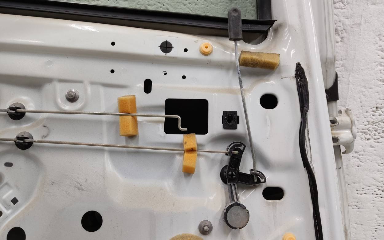 Дверь задняя левая