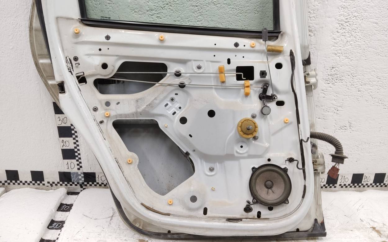 Дверь задняя левая