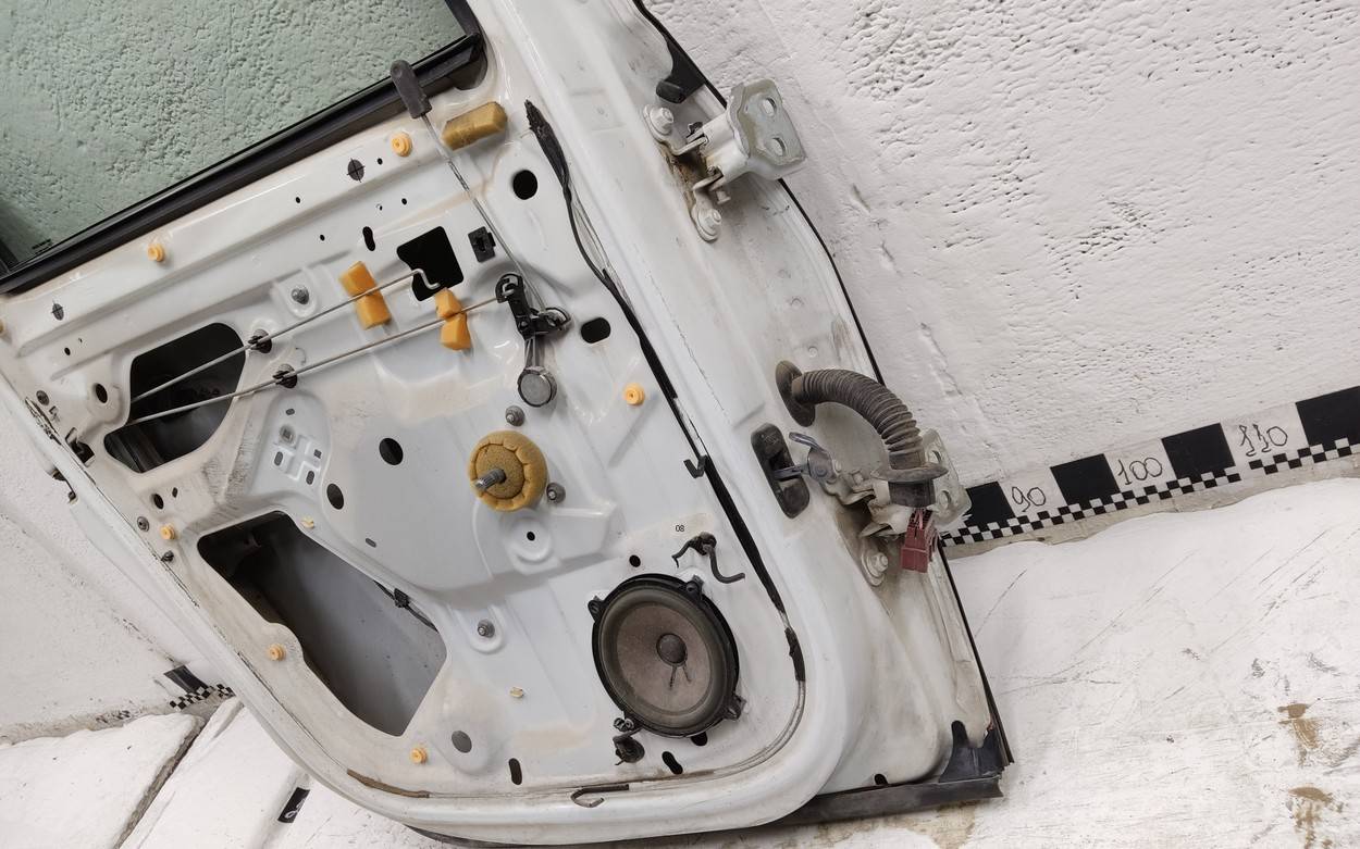 Дверь задняя левая