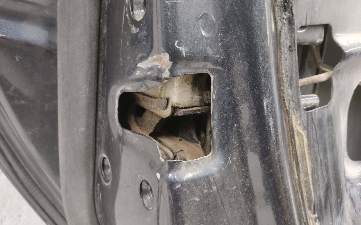 Дверь задняя левая