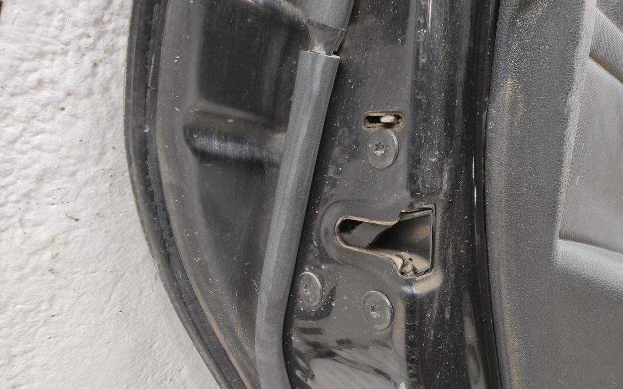 Дверь задняя левая