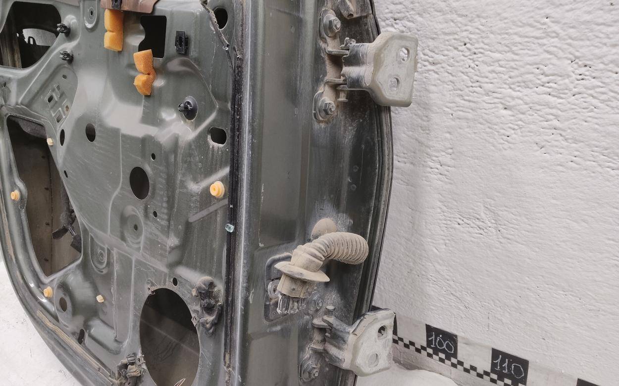 Дверь задняя левая