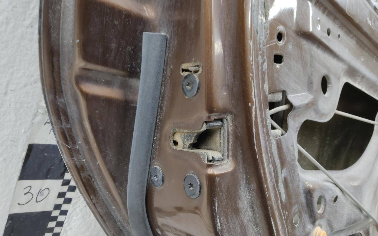 Дверь задняя левая