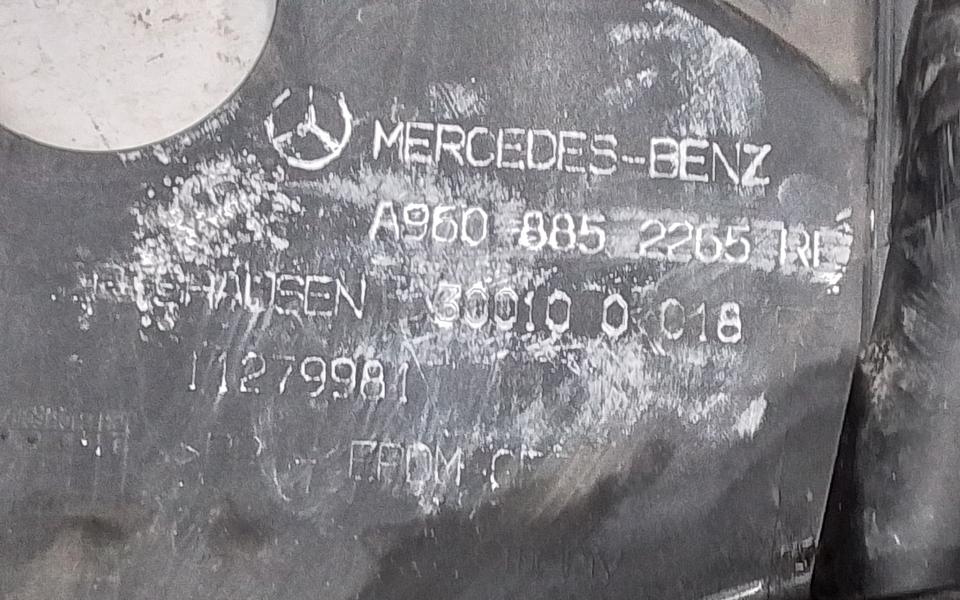 Кронштейн переднего бампера правый Mercedes-Benz Actros 4
