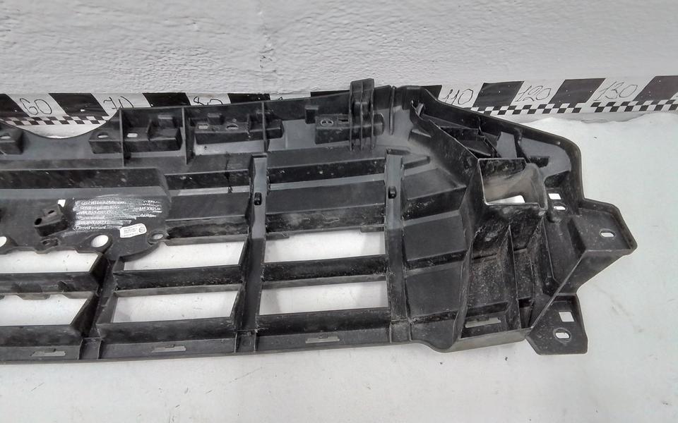 Кронштейн решётки радиатора Audi Q5 2