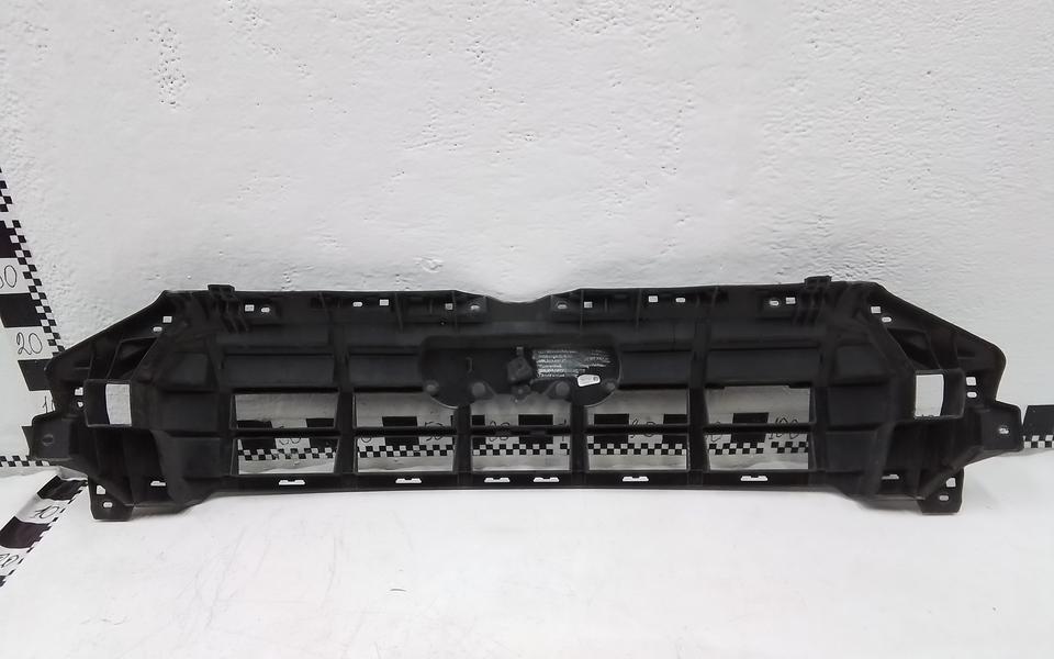 Кронштейн решётки радиатора Audi Q5 2