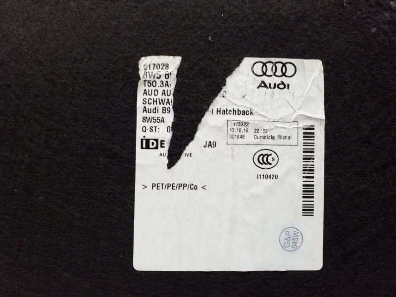 Обшивка крышки багажника Audi A4 B9 Sedan